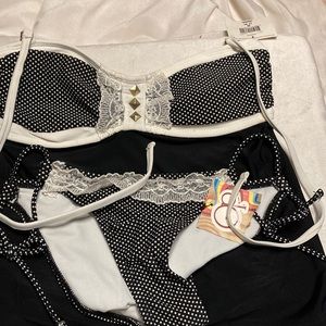 Mixed size bikini med too small bottom NWT